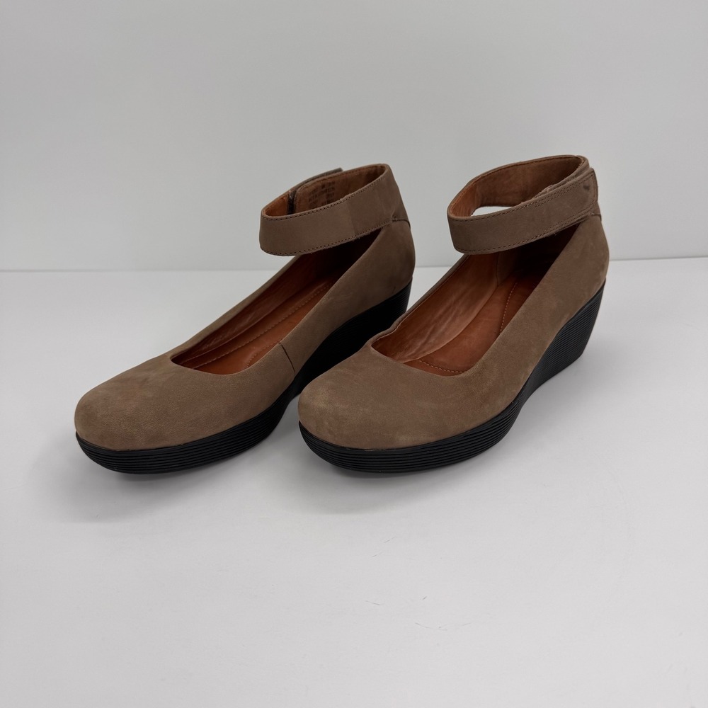 Clarks Women's Size 8M Claribel Fame Wedge Mary Jane Pumps Brown Taupe Suede